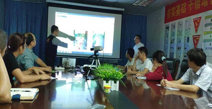 研發(fā)討論會(huì)議進(jìn)行中